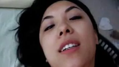 Das schöne gratis deutsche pornos sehen japanische Baby wird mit vielen dicken Dildos gefüllt