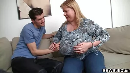 Heiße französische Milf Video deutsche pornos kostenlos selbst fickt einen jungen Schwanz