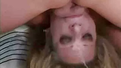 Co-ed Hündin saugt deutsche neue pornofilme riesigen schwarzen Schwanz im Klassenzimmer