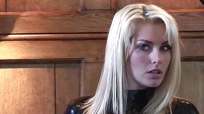 HornyAgent Heiße blonde MILF wird in kostenlose deutsche sex videos einem Auto gegen Bargeld gefickt