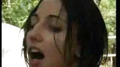 T2 Bikini Bimbo bläst ihn im Badezimmer deutsche soft sexfilme