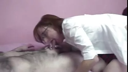Junge Blondine nimmt Dildo und Freund Schwanz auf einer Couch kostenlos deutsche pornos ansehen