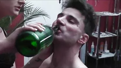 HornyAgent Pferdeschwanz Brünette saugt und fickt an der sexfilme deutschsprachig Station